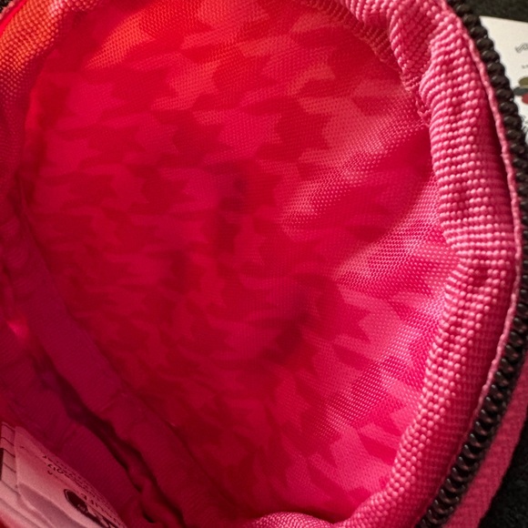 Lug Circle Embroidered Coin Pouch – Perfectly Pink (Embroidered Red Heart) - Picture 9 of 16